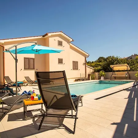 Appartement House Alex *